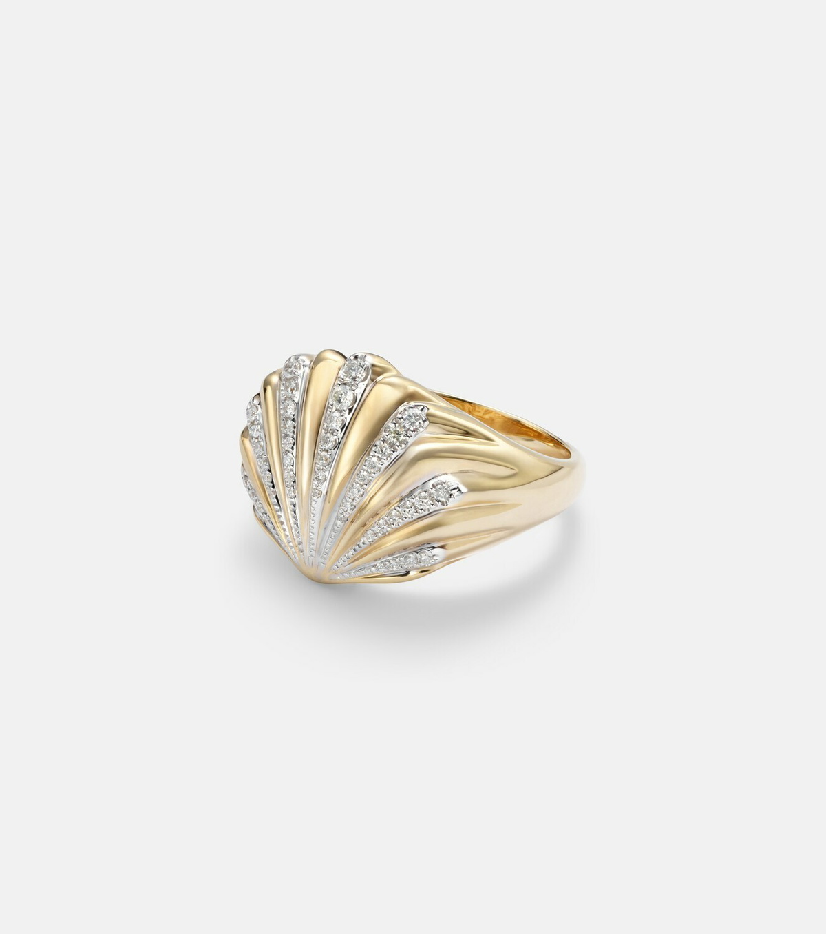 Yvonne Léon Chevalière Coquillage 18kt gold ring with diamonds