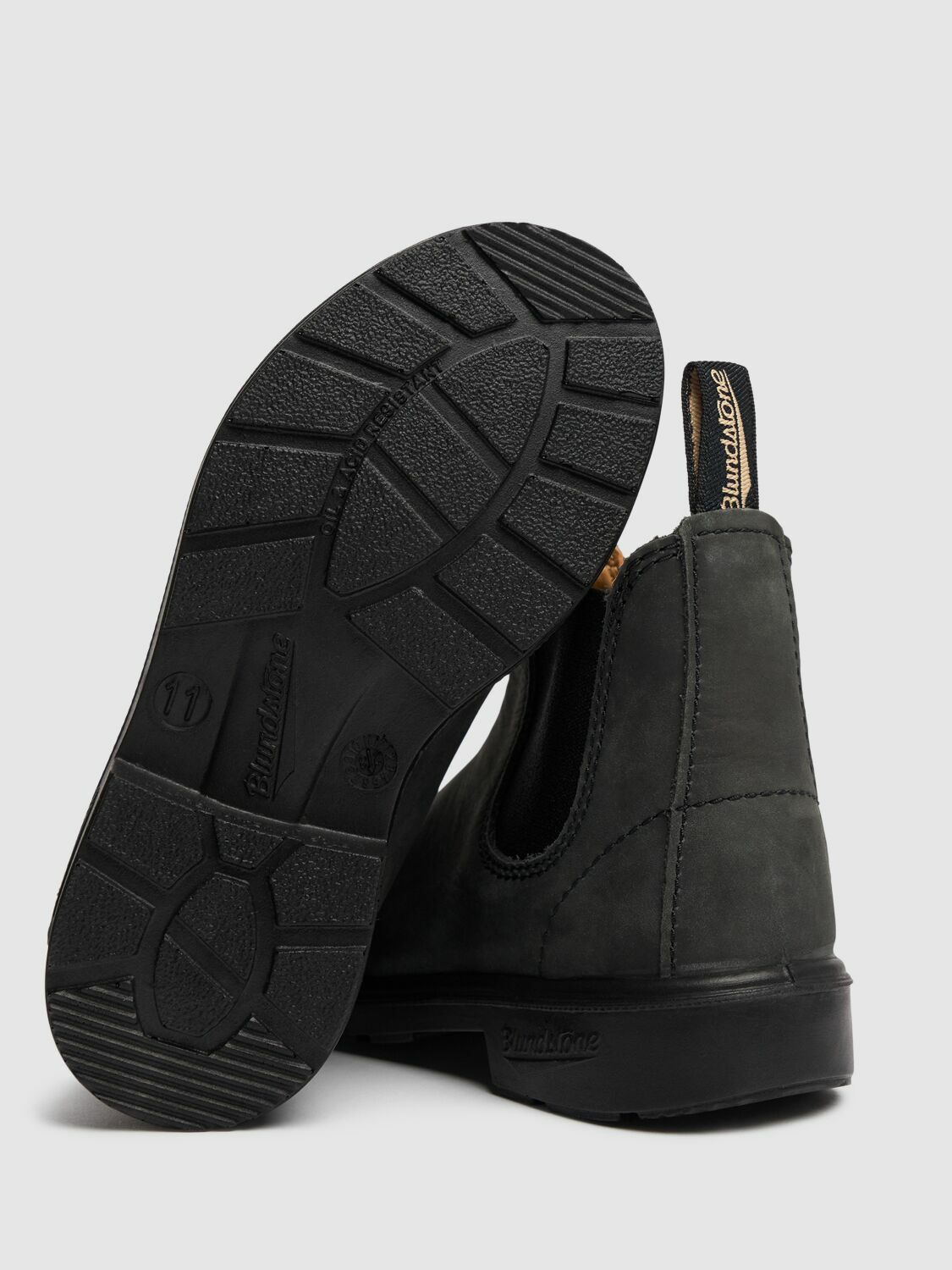 BLUNDSTONE Leather Chelsea Boots