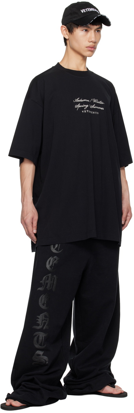 VETEMENTS AUTUMN-HIVER 2021 紺色 胸ロゴTシャツ VETEMENTS Black 'Autumn/Winter/Spring/Summer' T-Shirt Vetements