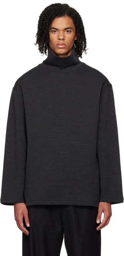 Photo: LEMAIRE Gray Mock Neck Sweatshirt