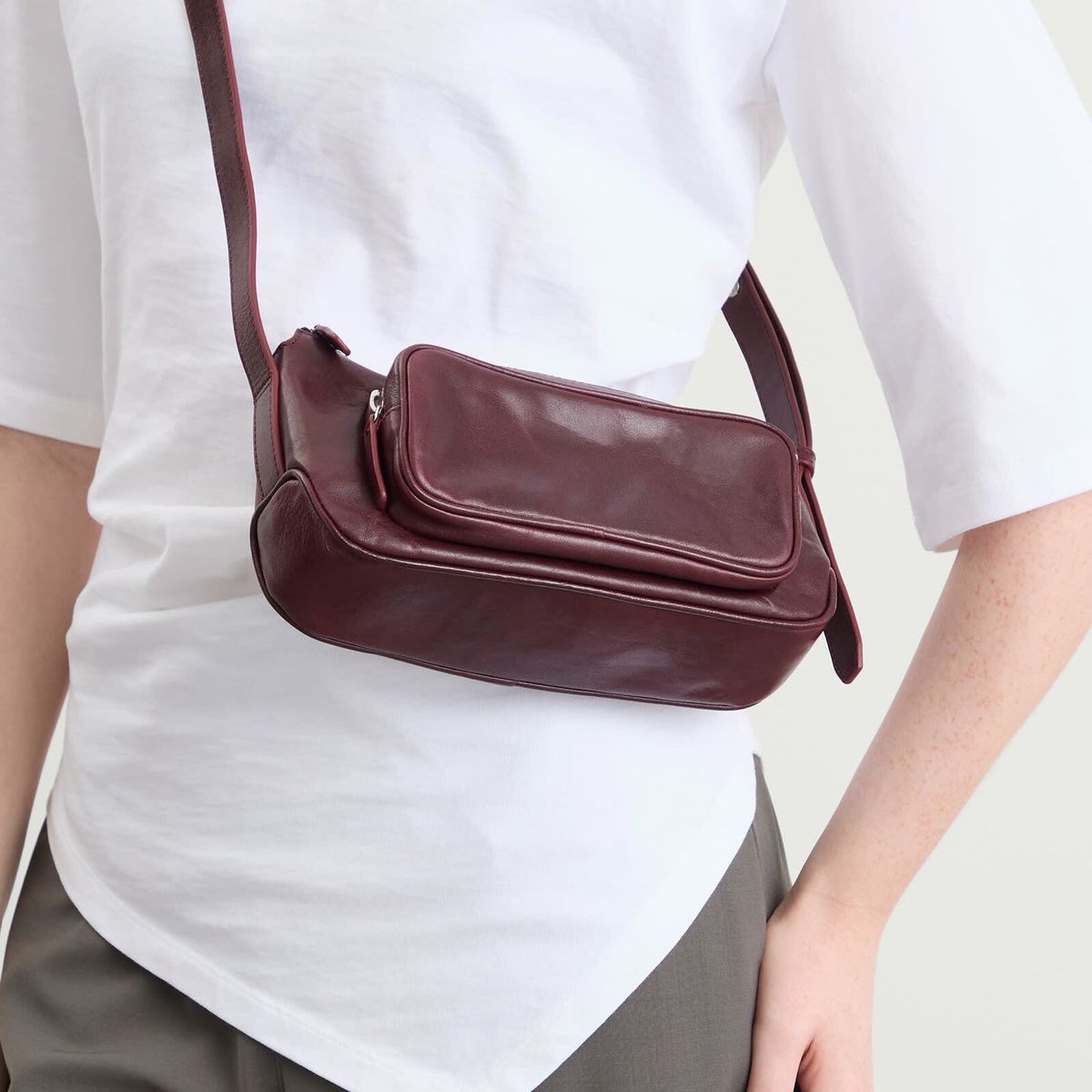 Vagabond Shoemakers Women's Vienne Shoulder Bag in Cherry 