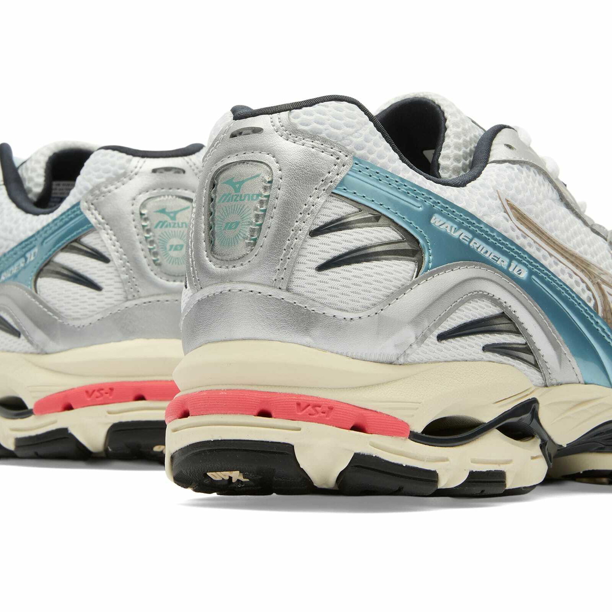 Mizuno WAVE RIDER 10 "SPORT" Sneaker in White/Vintage Khaki/Reef Waters