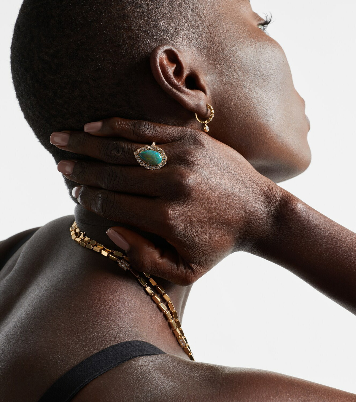 Suzanne Kalan Portrait 18kt gold ring with opal and diamonds