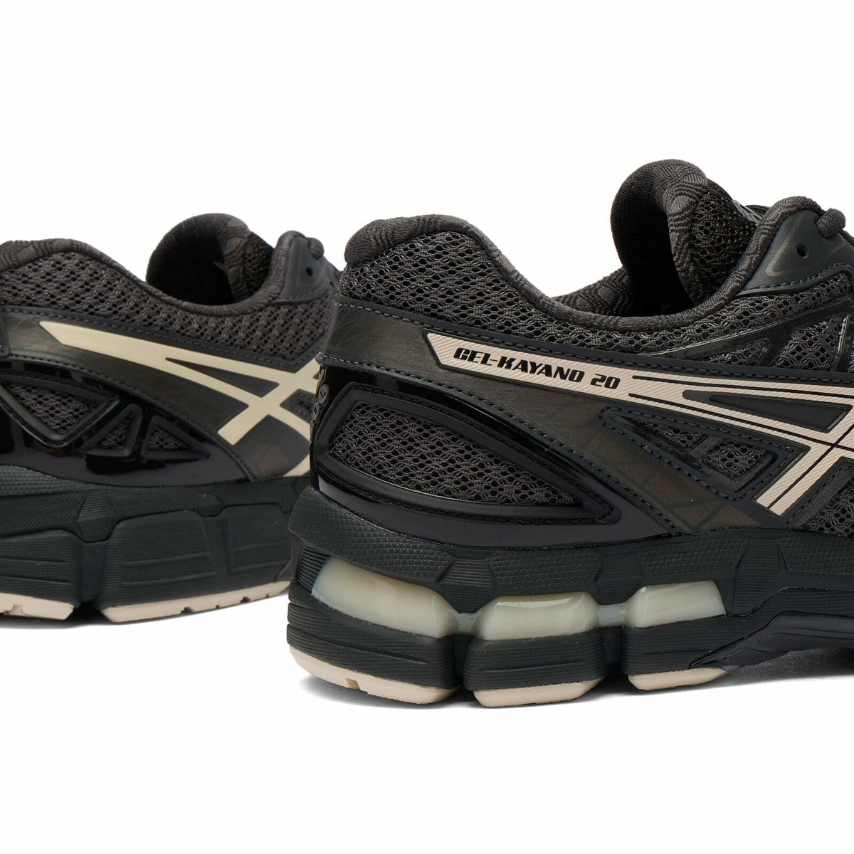 Asics Men's GEL-KAYANO 20 Sneaker in Obsidian Grey/Oatmeal