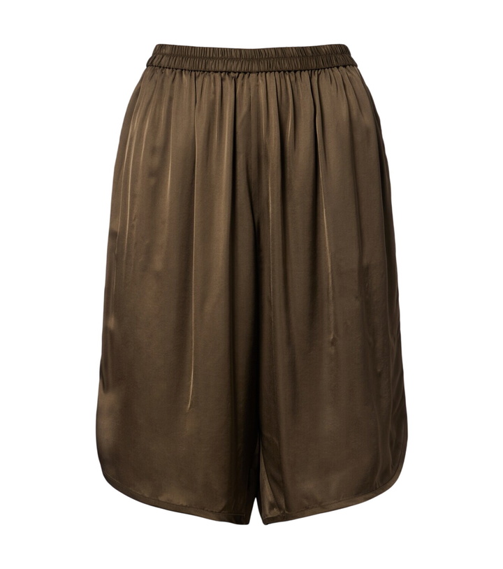 Photo: The Frankie Shop Nelis satin Bermuda shorts