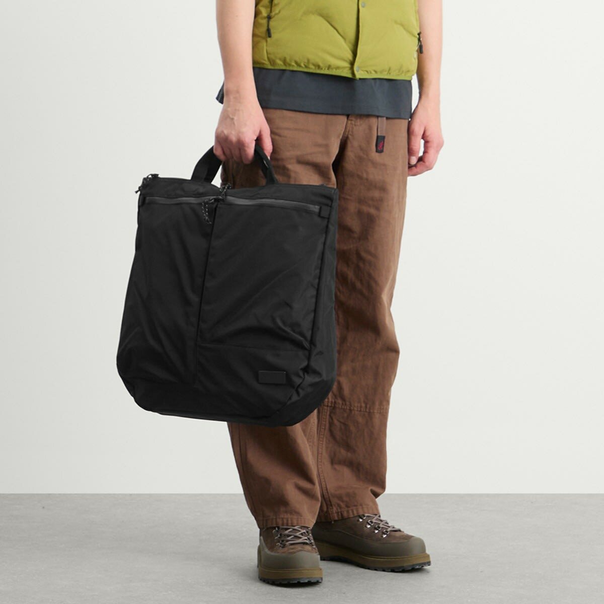 Db Journey Roamer Utility Tote Bag - 32L in Black Out 