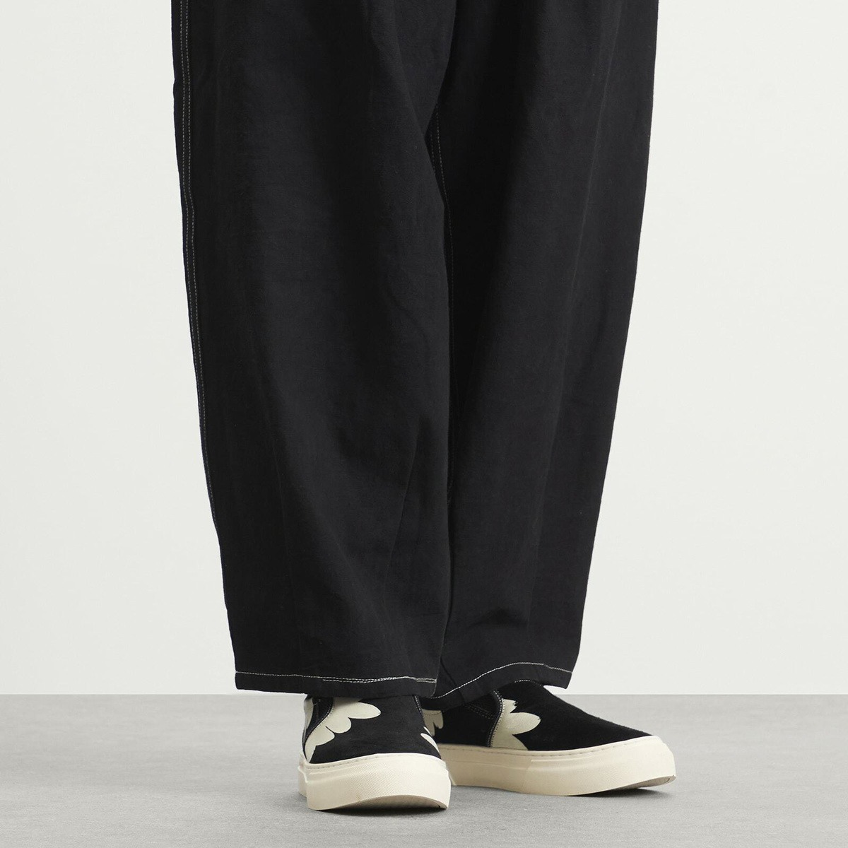 Stepney Workers Club Men's Lister Shroom Hands Suede Slip On Sneak in Black/White