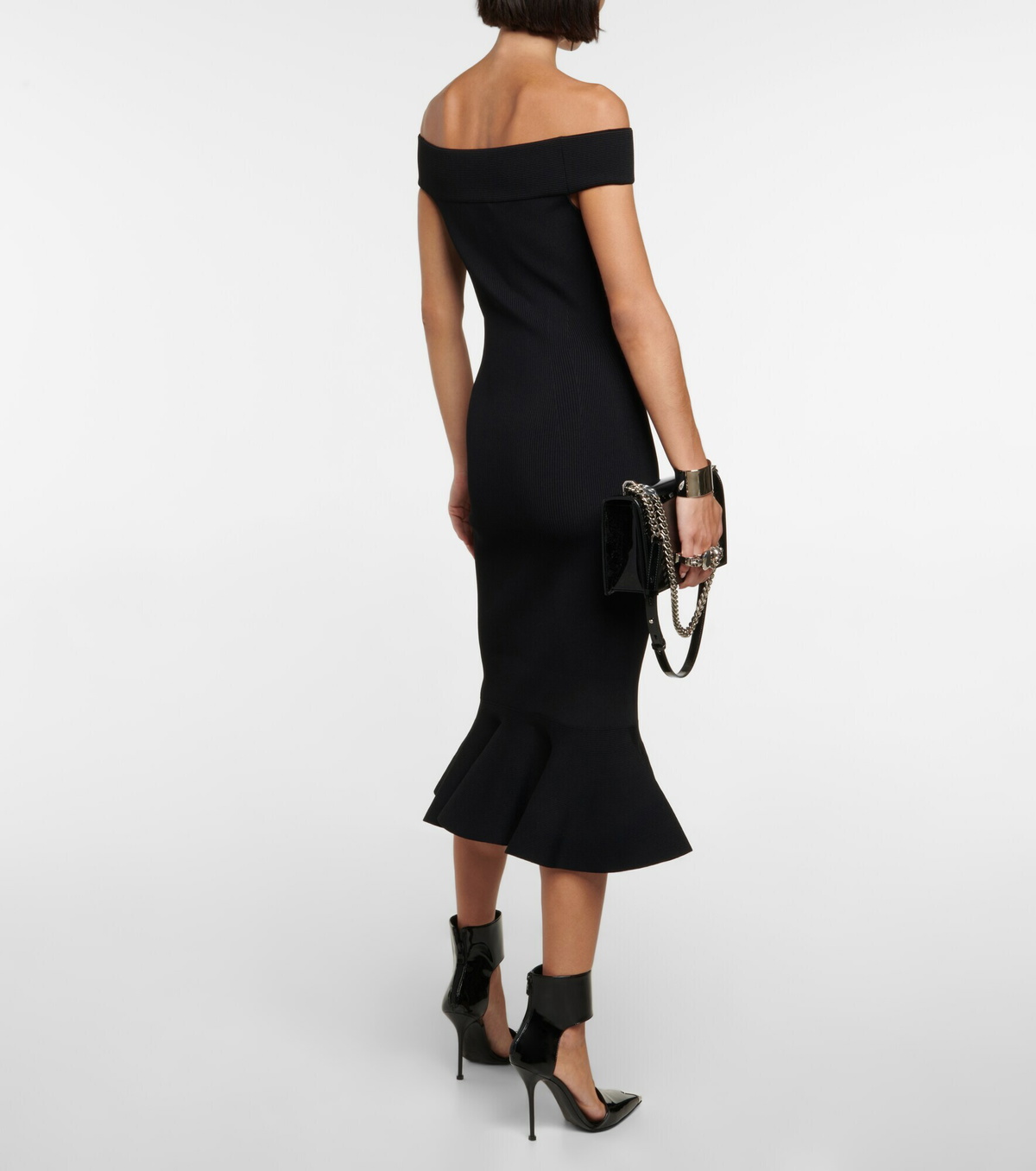 【送料&関税込】Alexander Mcqueen Ribbed Dress Alexander McQueen - Off-shoulder ribbed midi dress Alexander