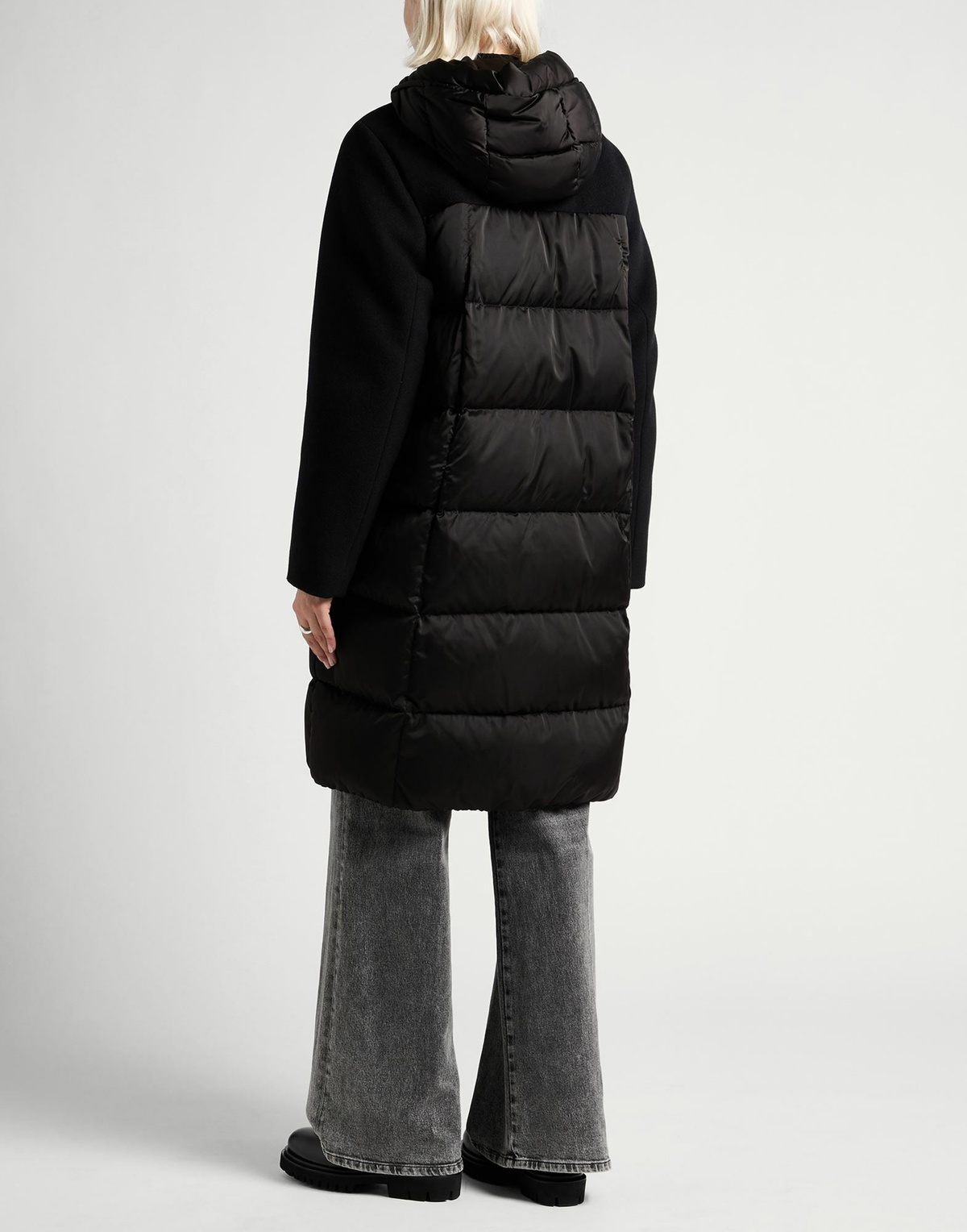 Peserico Womens Puffer in Black