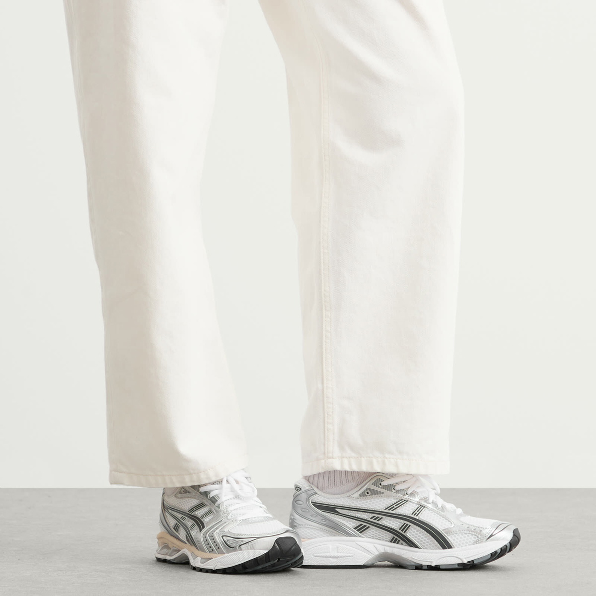 Asics GEL-Kayano 14 Sneaker in White/Graphite Grey