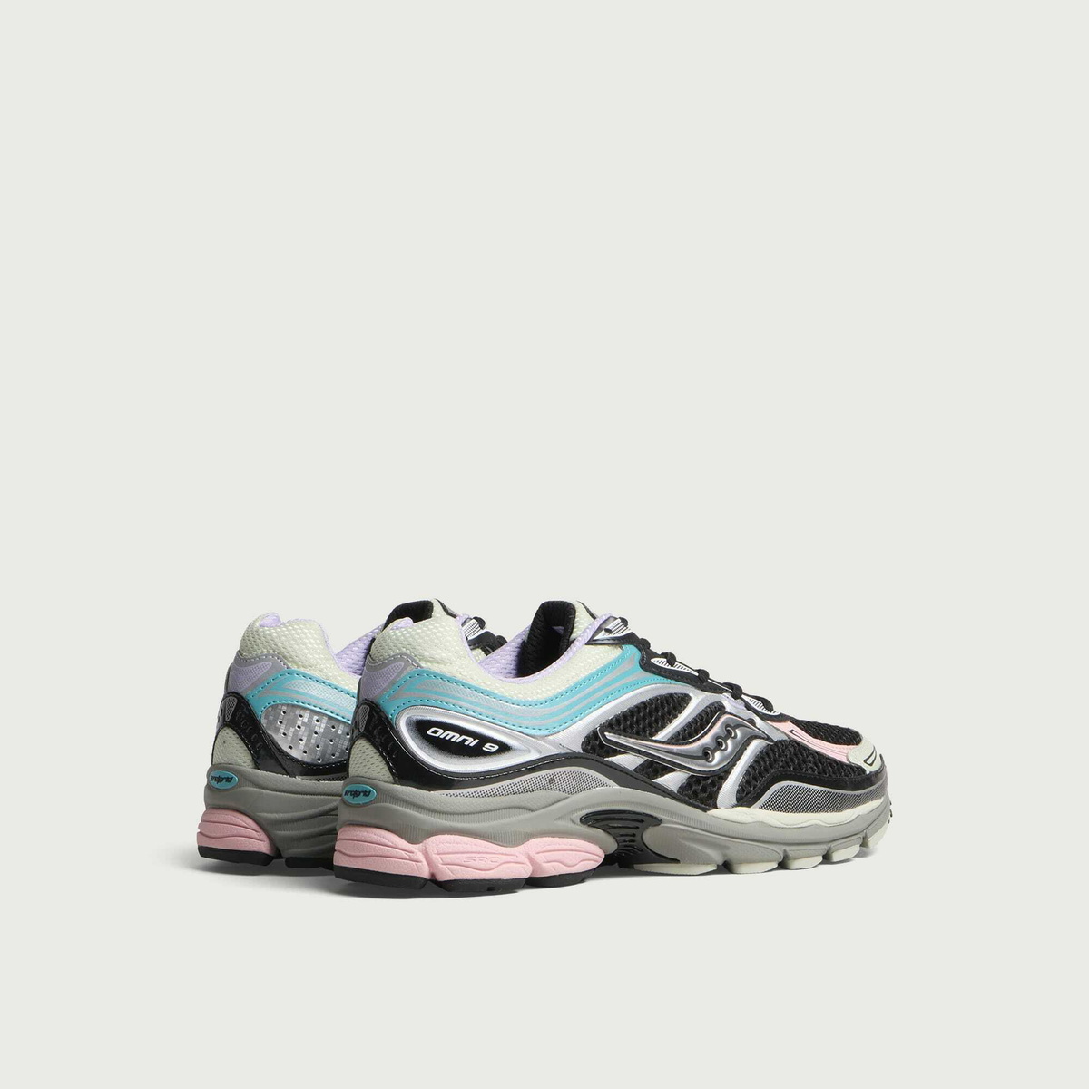 Saucony Men's Progrid Omni 9 OG Sneaker in Black/Multi