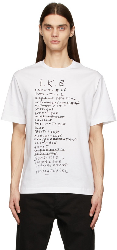 Photo: Études White Yves Klein Edition Spirit T-Shirt
