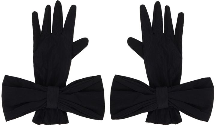 Photo: SHUSHU/TONG SSENSE Exclusive Black Bow Gloves