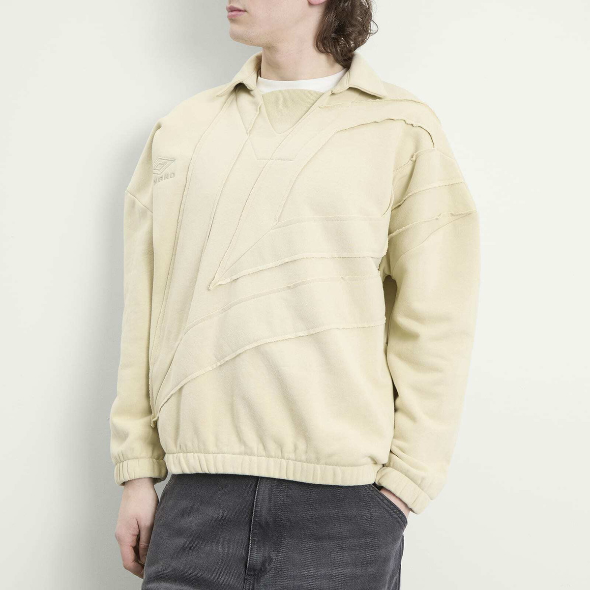 Umbro Men's Diamond Drill Sweat Top in Dust