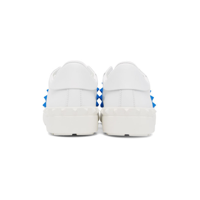 ★VALENTINO GARAVANI WHITE AND BLUE ラウンドトゥ スニーカー Valentino White and Blue Valentino Garavani Rockstud