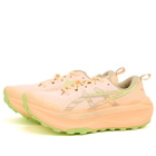 Asics Running TRABUCO MAX 4 in Cream/Khaki