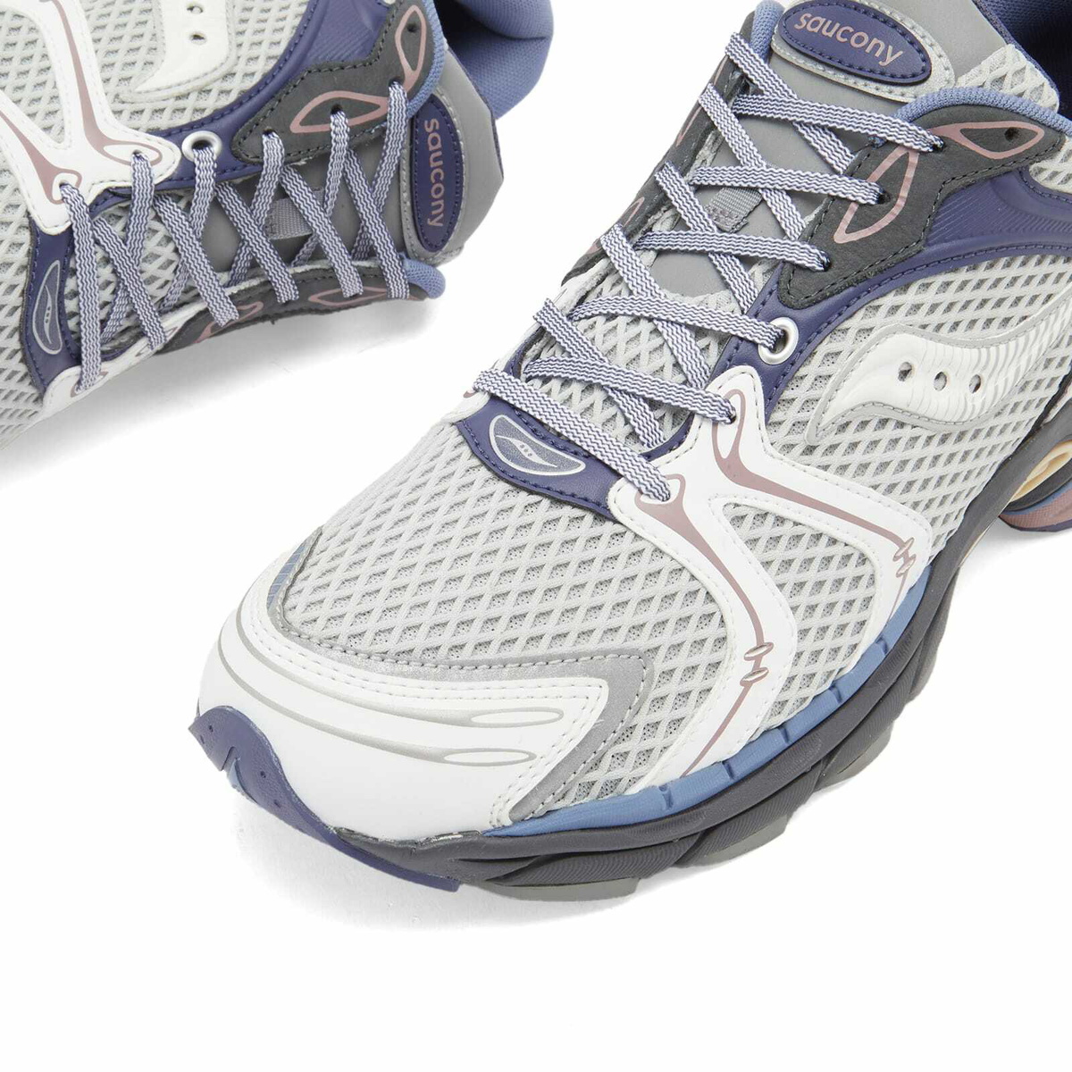 Saucony Men's Progrid Triumph 4 Sneakers in White/Blue