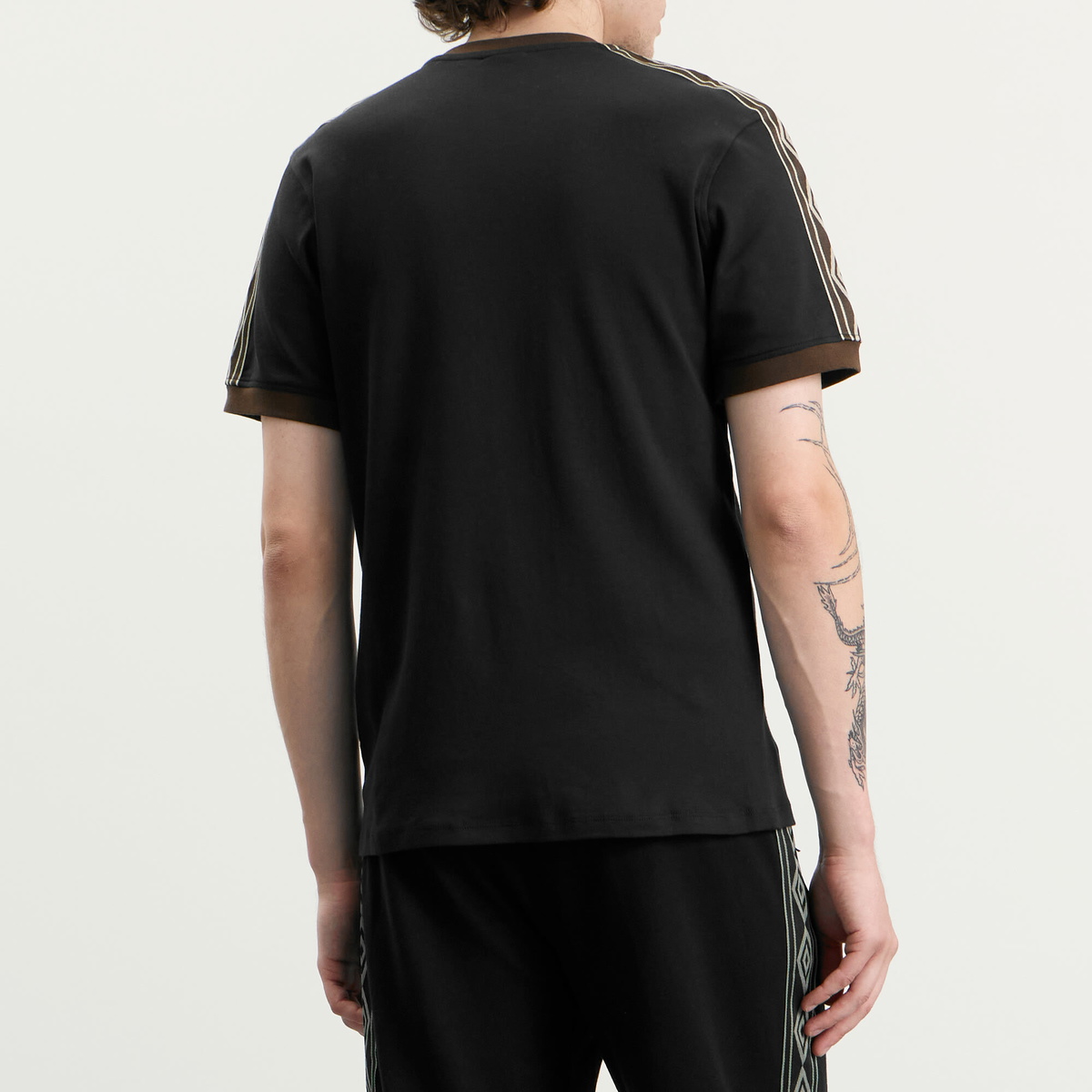Umbro Men's Taped T-Shirt in Black/Demitasse/Pelican
