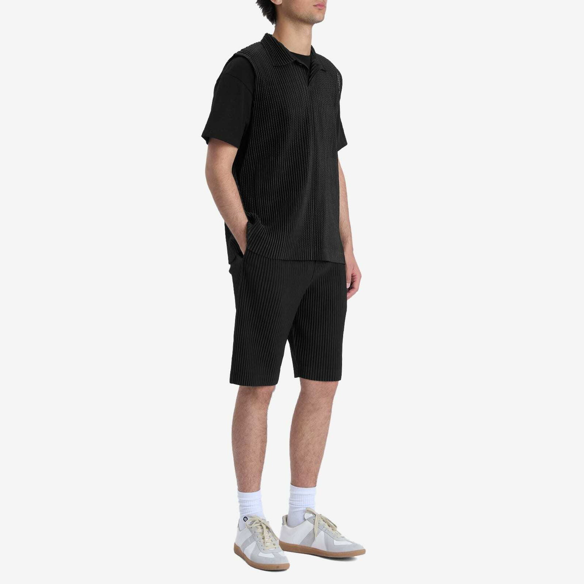 Homme Plissé Issey Miyake Men's Pleated Mesh Vest in Black