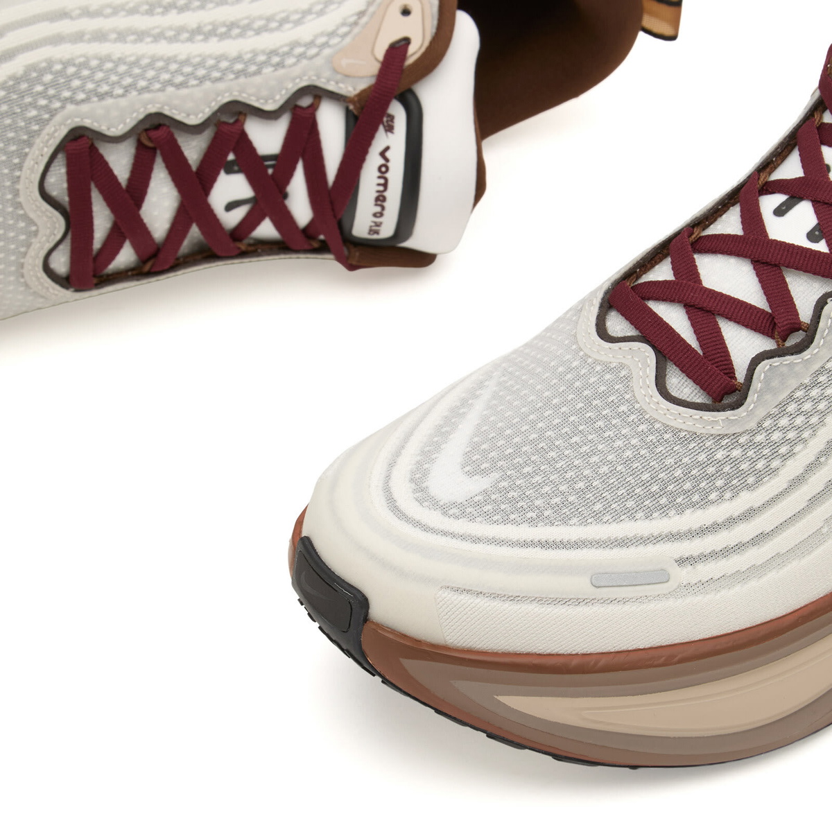 Nike Vomero Plus QS Sneaker in Off Noir/Pecan/Phantom/Natural Cacao