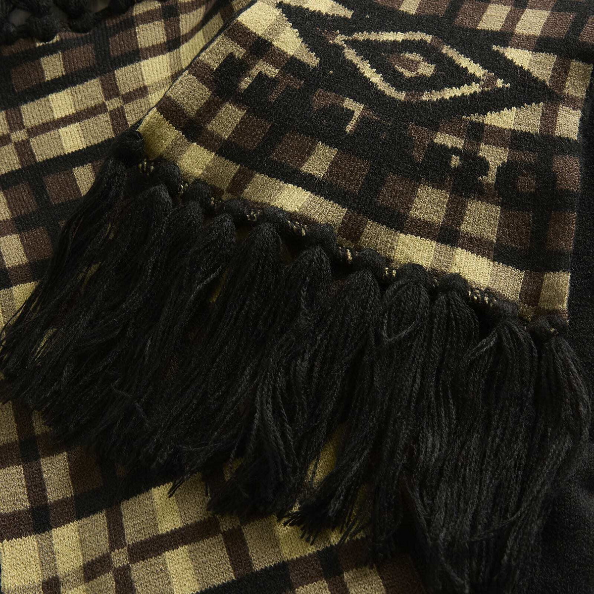 Umbro Men's Checked Knit Scarf in Beige Check 