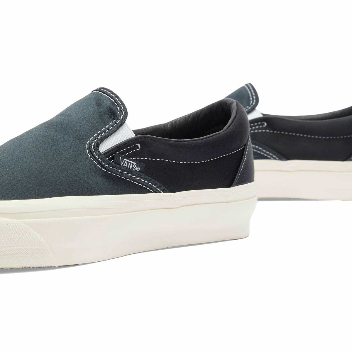 Vans LX Slip-On Reissue 98 in Satin Jet Set Vans