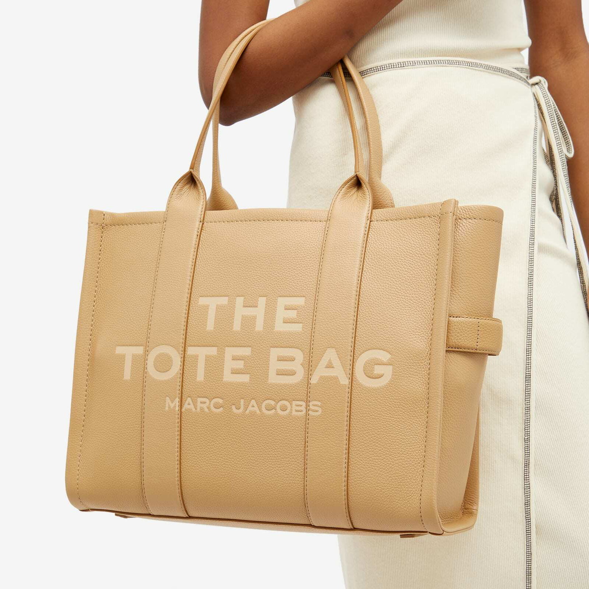 トートバッグ MARC JACOBS Camel Canvas Handbag Amazon.com: Marc Jacobs Women's The Small Tote, Camel, Tan