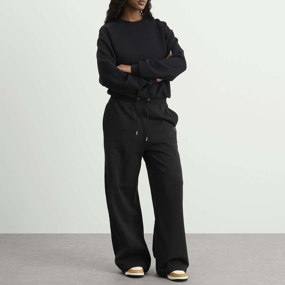 Air Jordan Women's Flight Fleece Open Hem Pant in Black/Smoke Grey