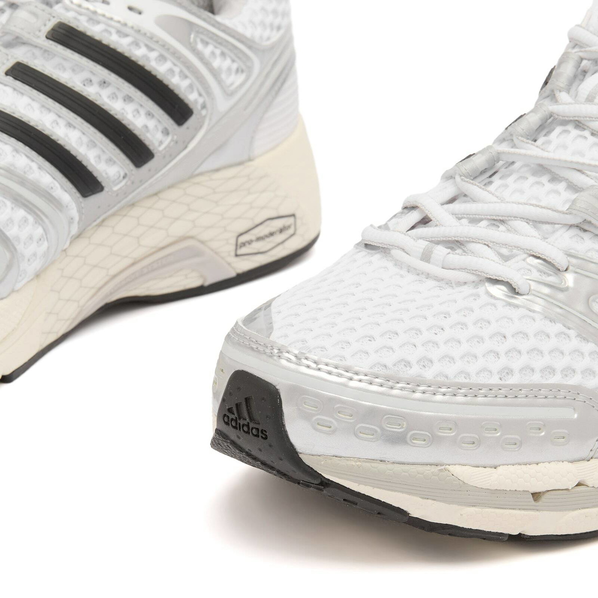 Adidas Adistar Control 5 in Silver/Black