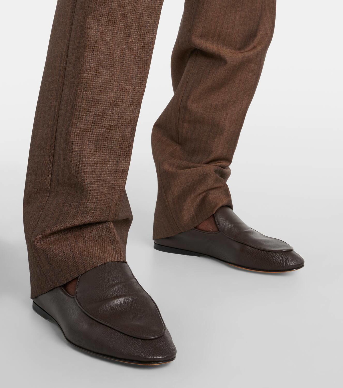 【関税&送料込】The Row Awar Flat Loafers The Row Soft Loafer in Black | FWRD