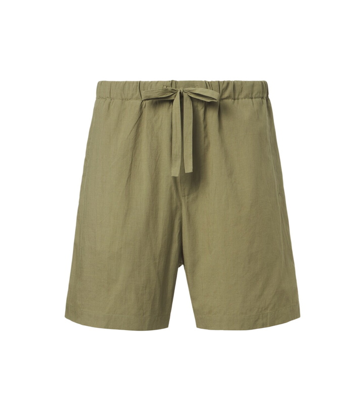 Photo: Commas Mid-rise shorts