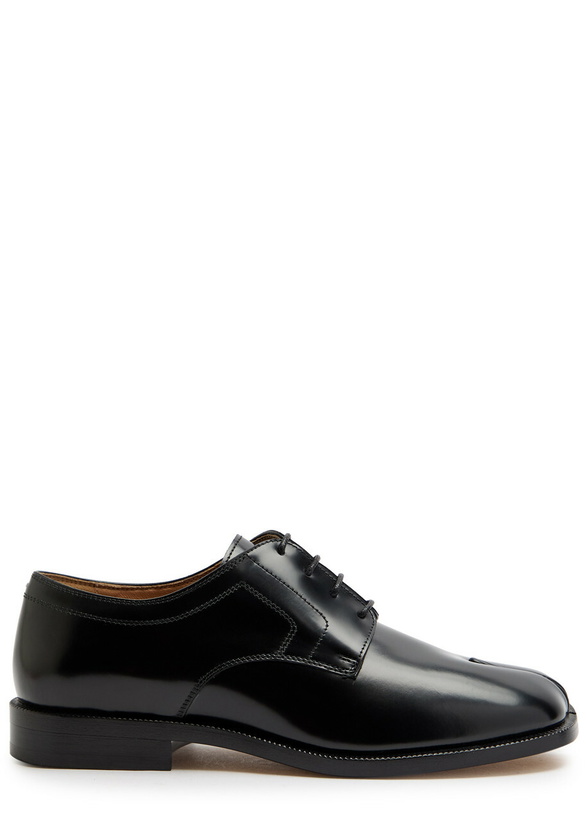 Photo: Maison Margiela Tabi Leather Pumps Black
