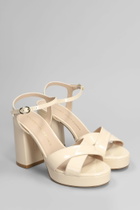 Stuart Weitzman Dayna Platform Sandals In Beige Patent Leather
