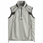 Umbro Zip Off Sleeve Wind Jacket in Griffin