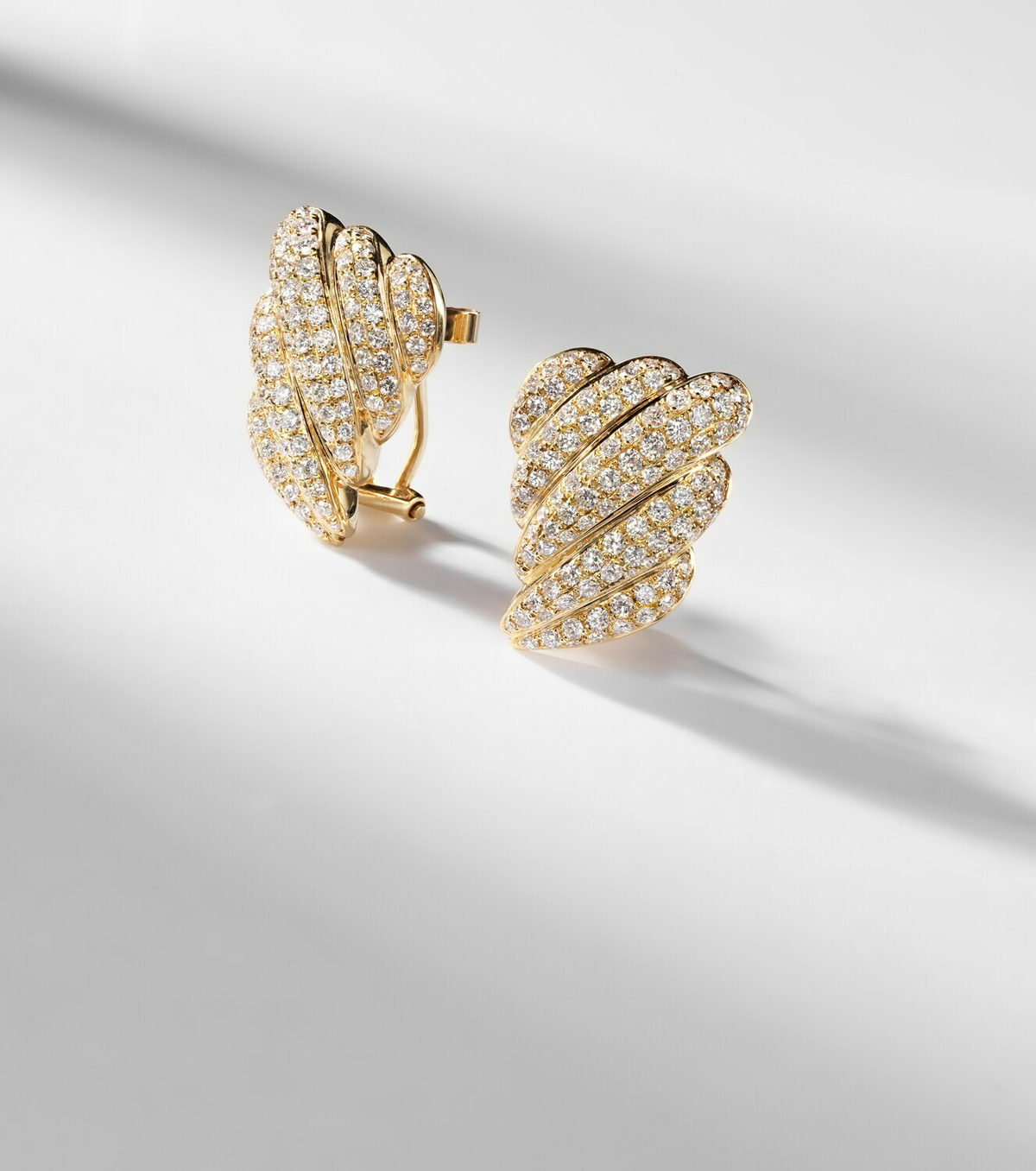 Anita Ko Croissant 18kt gold earrings with diamonds