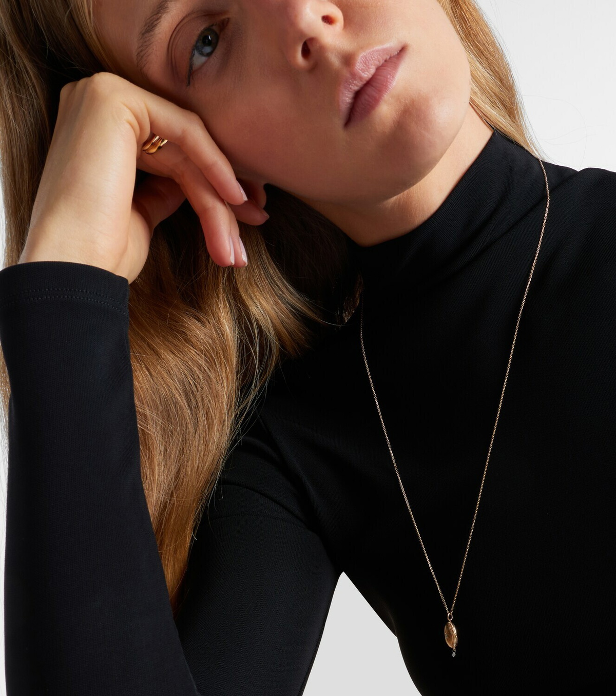 Persée 9kt gold locket necklace with diamonds