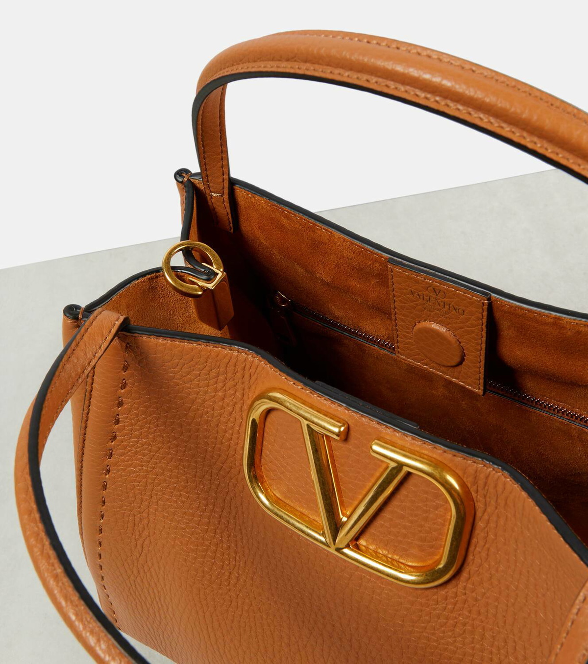 トートバッグ VALENTINO GARAVANI Camel Leather Medium Alltime Handbag Valentino Garavani Medium Alltime Leather Tote Bag | Brown