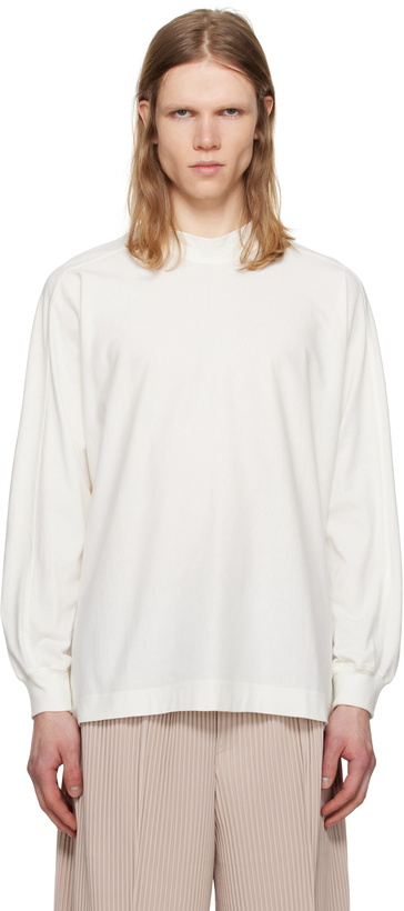 Photo: HOMME PLISSÉ ISSEY MIYAKE White Release-T 1 T-shirt