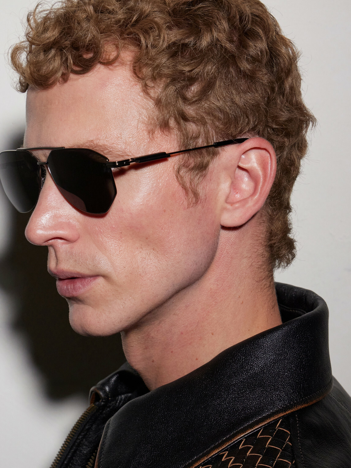 Bottega Veneta ブラックメタルメガネ Bottega Veneta - Snap Ribbon Aviator-Style Metal Sunglasses