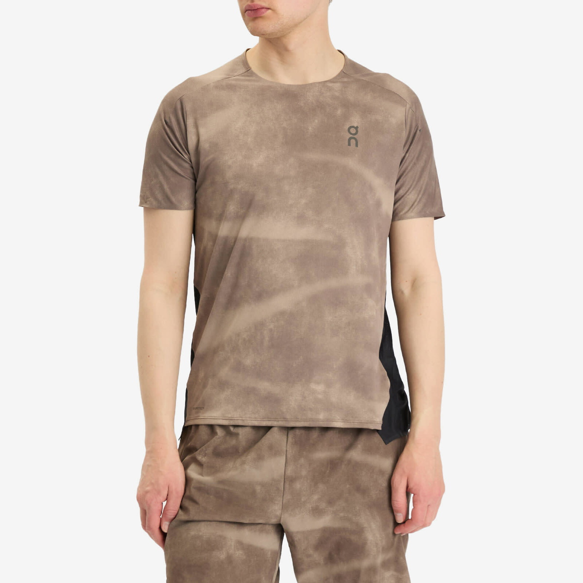 ON Men's Performance T-Shirt AOP in Cinder/Black On