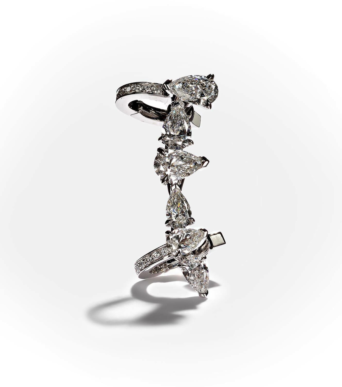 Repossi Serti sur Vide 18kt white gold ear cuff with diamonds