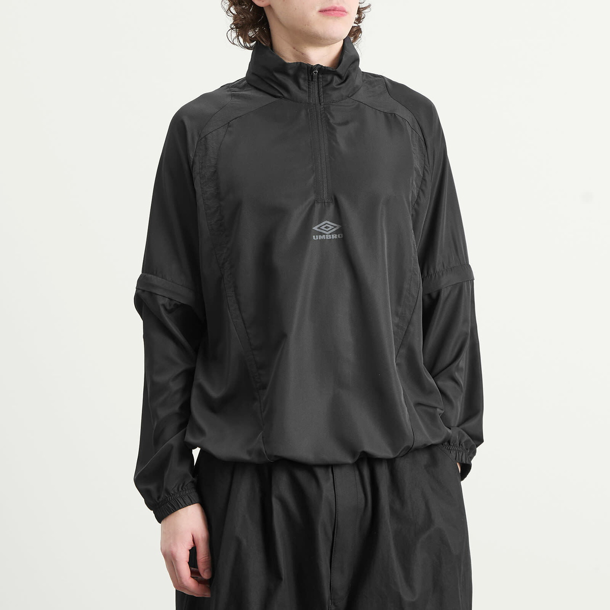 Umbro Men's Zip Off Sleeve Wind Jacket in Black