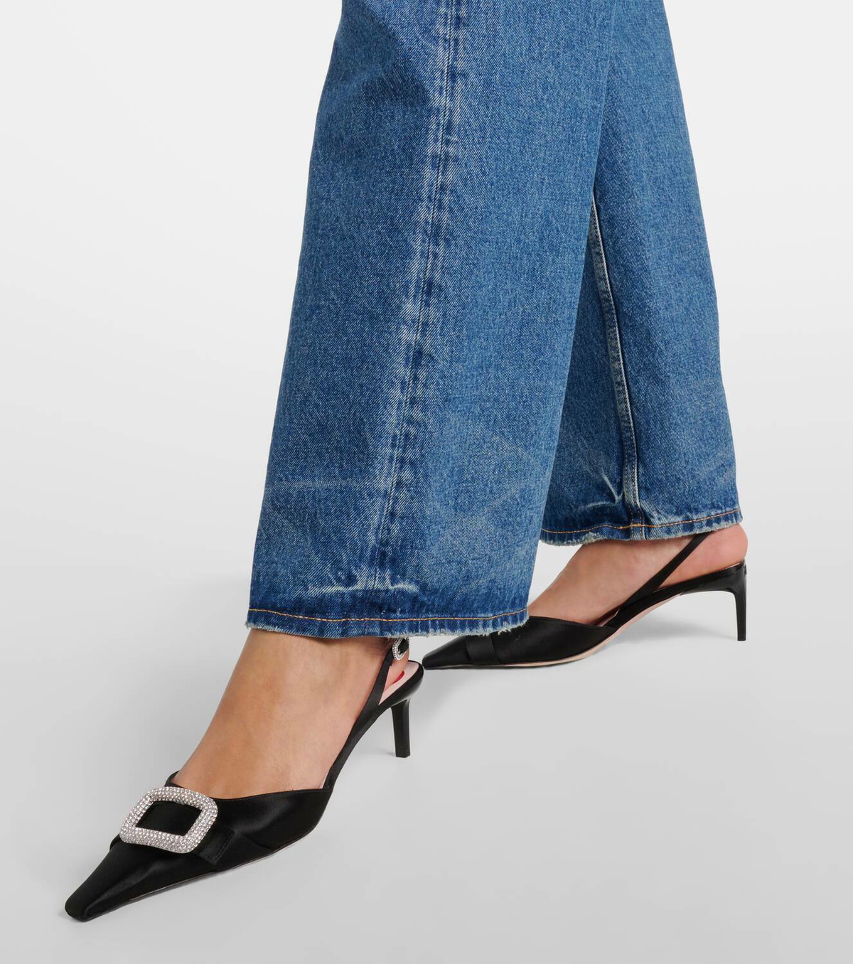 パンプス ROGER VIVIER DORSAY SATIN SLINGBACK PUMPS ROGER VIVIER Dorsay 55 crystal-embellished satin slingback