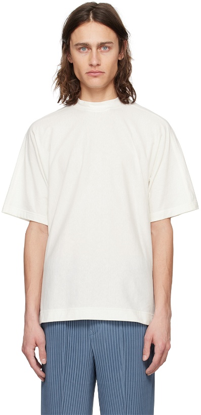 Photo: HOMME PLISSÉ ISSEY MIYAKE White Release-T 2 T-Shirt