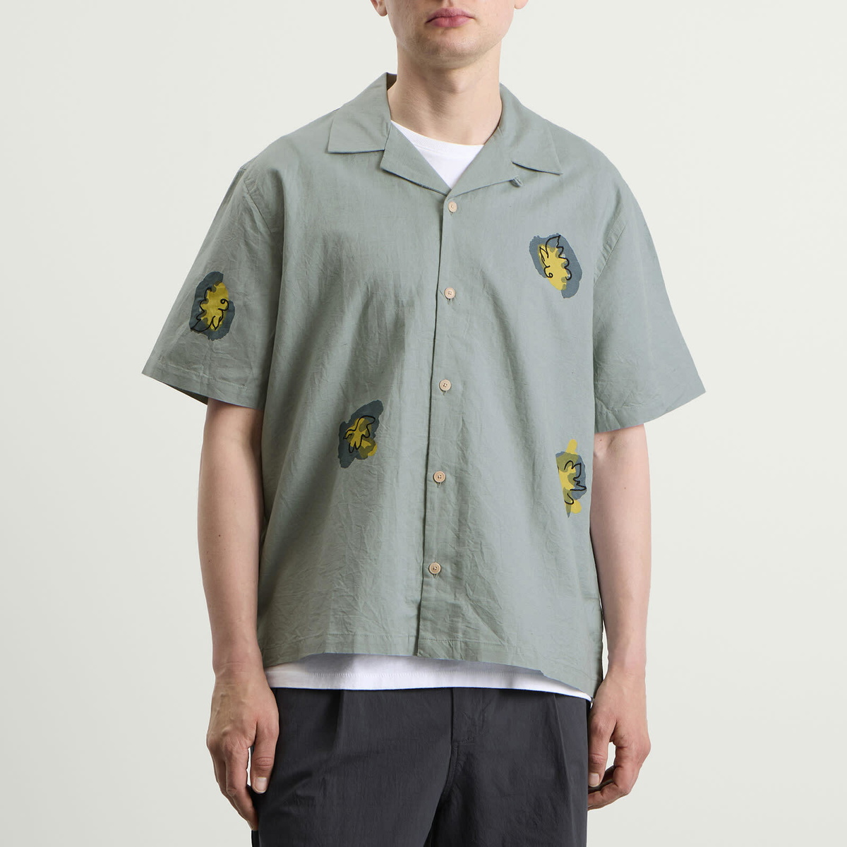 Folk Men's Relaxed Soft Collar Vacation Shirt in Soft Blue Embr Flower