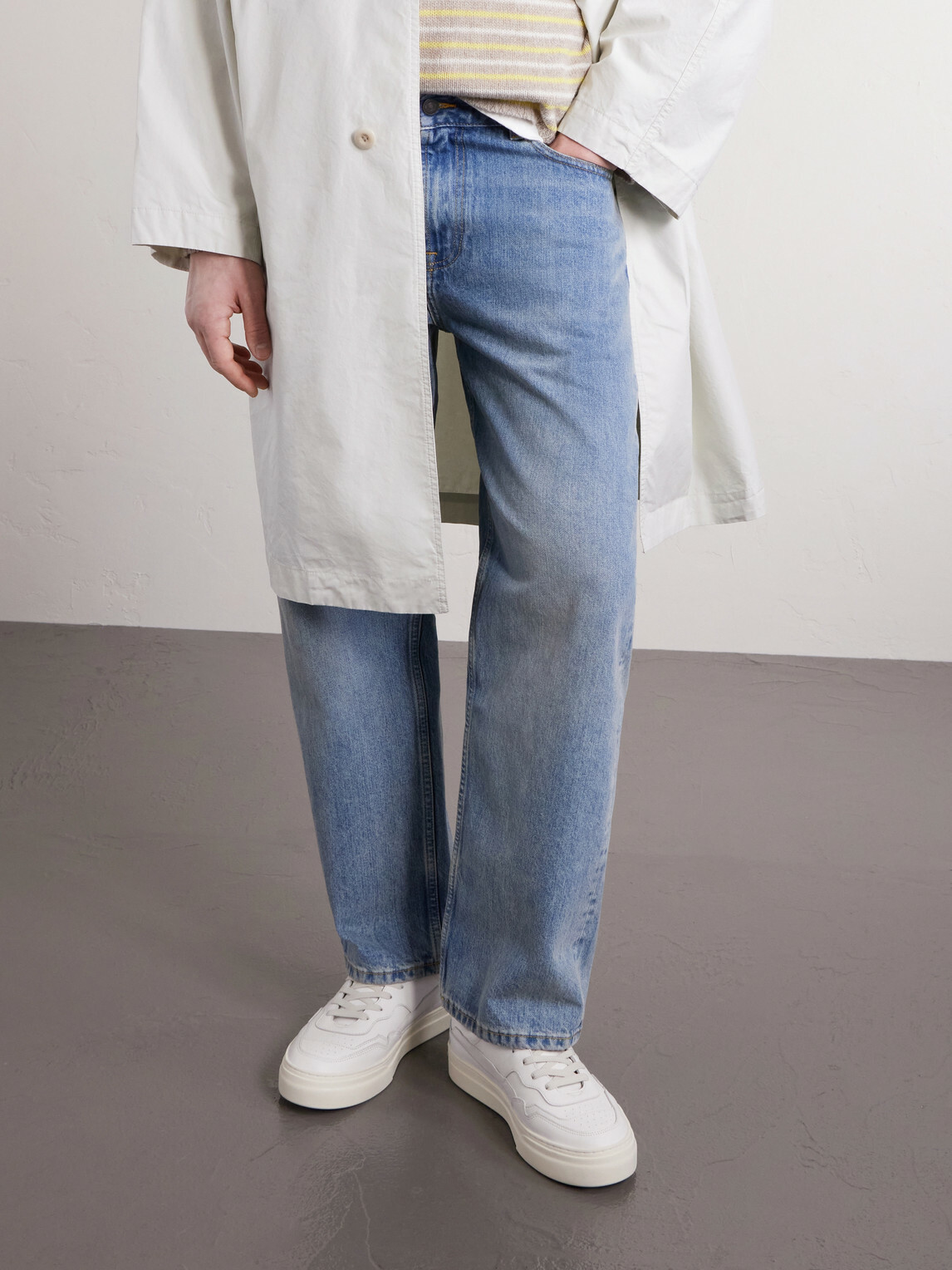 Omni - Matta Leather Sneakers - White