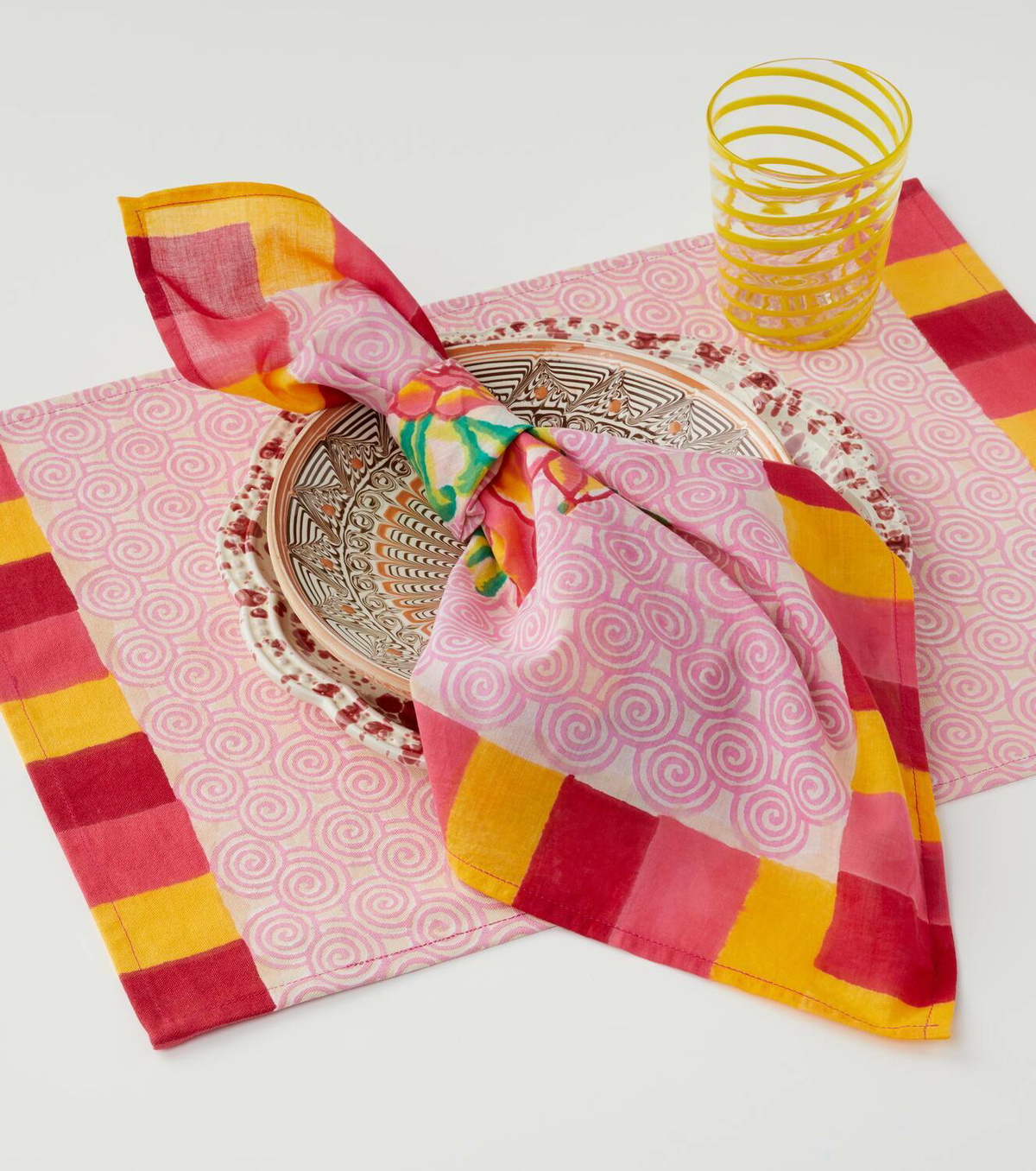 Lisa Corti Camelia Magenta set of 4 napkins