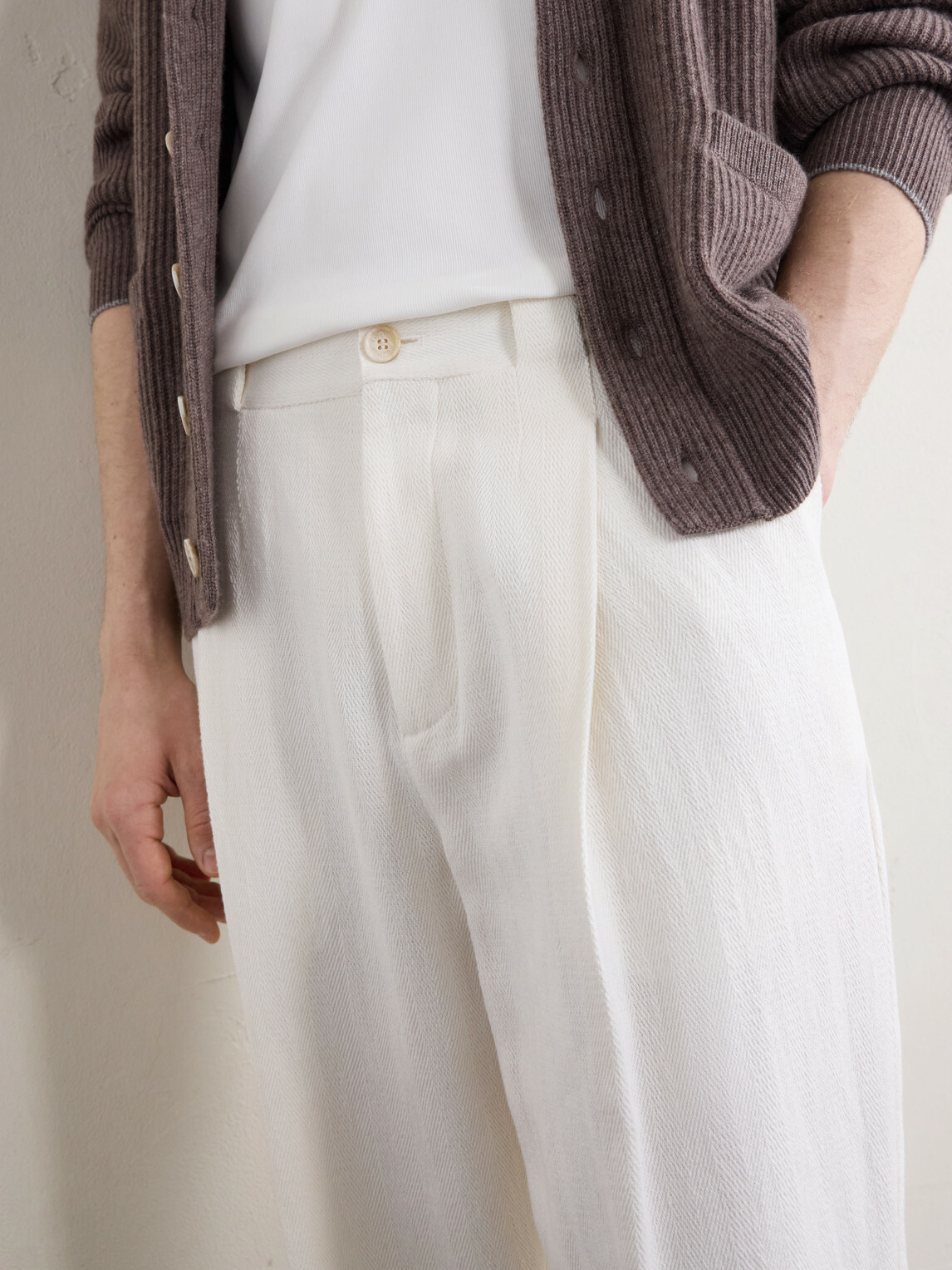Brunello Cucinelli - Straight-Leg Pleated Herringbone Cotton and Linen-Blend Trousers - White