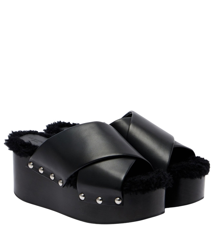 Photo: Le Monde Béryl Leather sandals