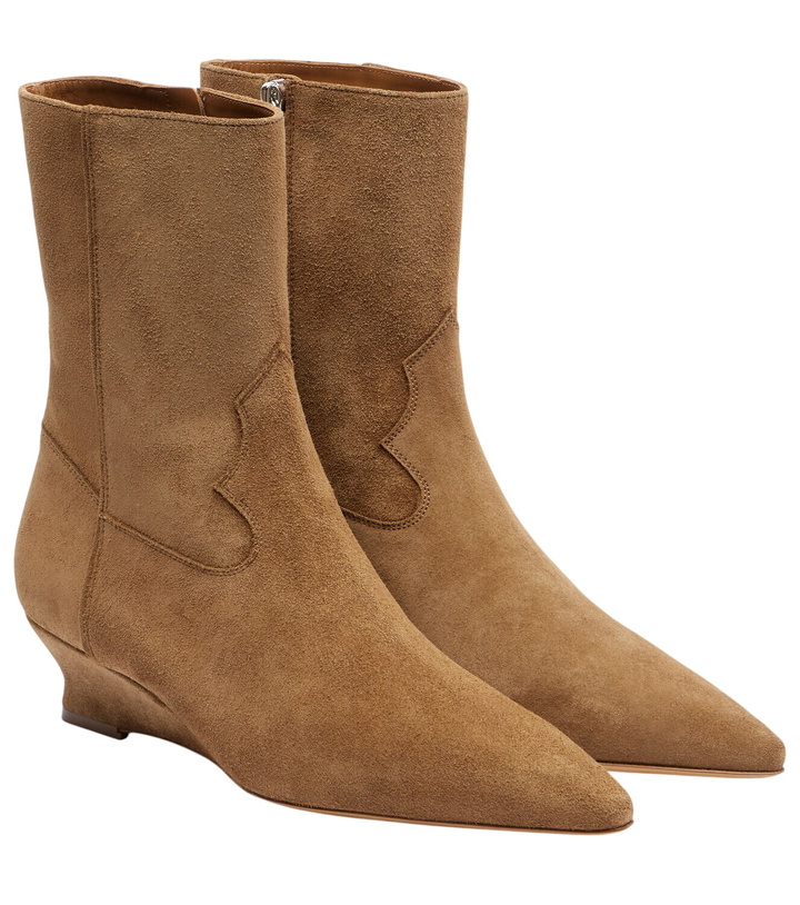 Photo: Le Monde Béryl Camille 40 suede ankle boots
